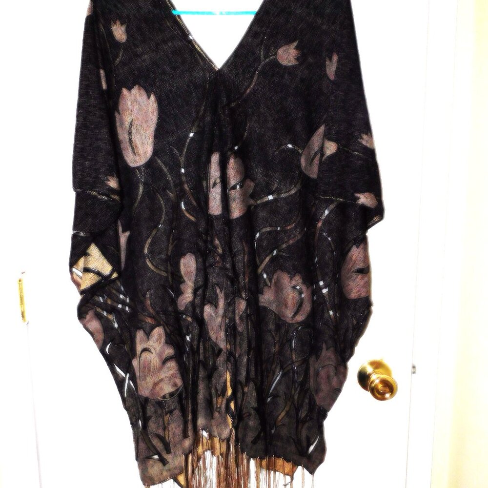 Women's versatile reversible shawl